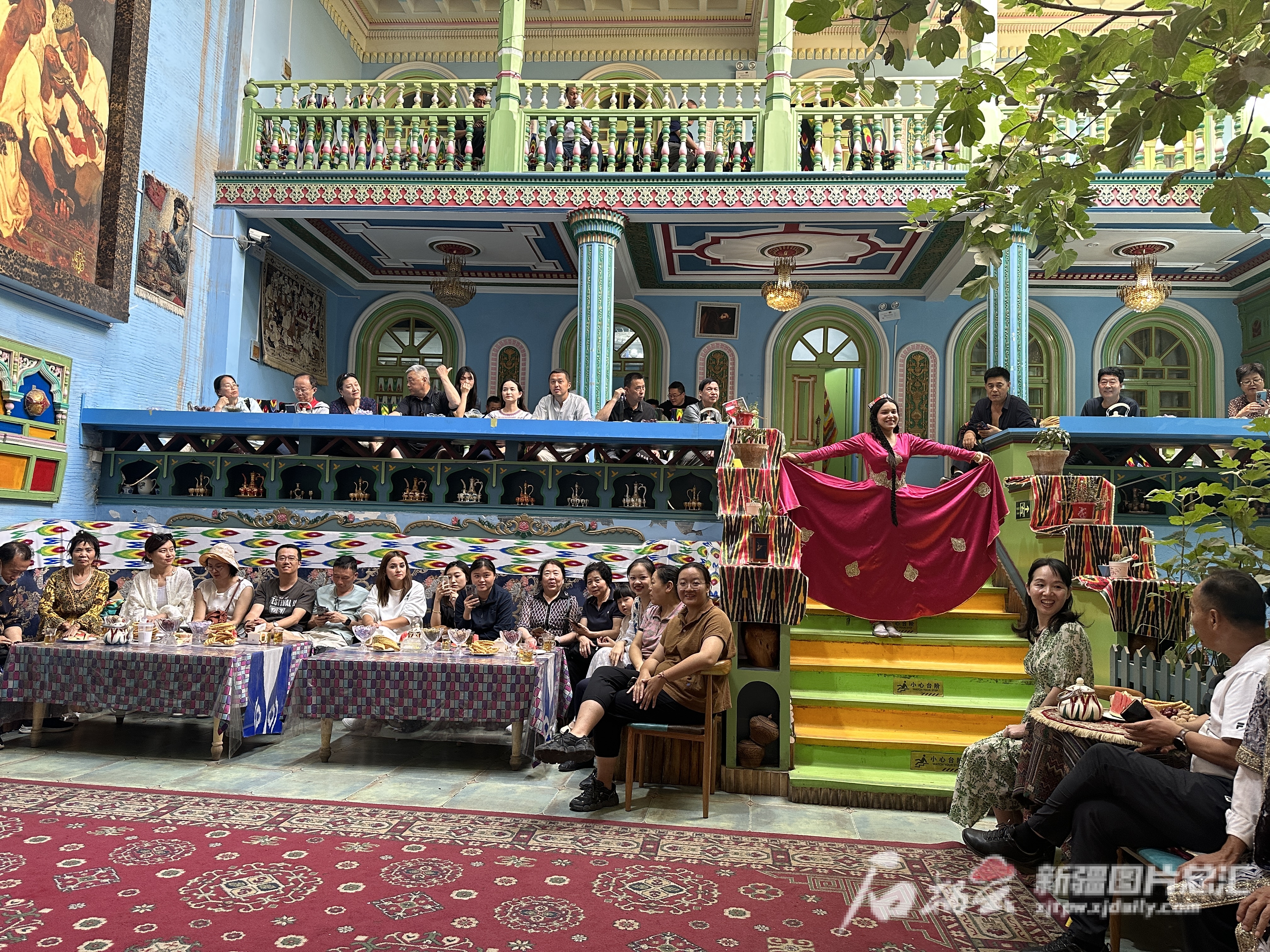 古丽觉得能创业成功就是因为赶上了好时代现在喀什古城旅游没有淡季她